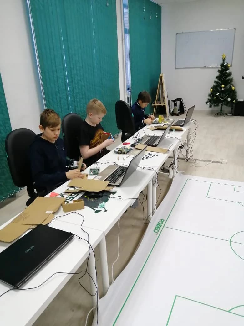 Фото — А у нас сегодня РОББО - Футбол! Накануне новогодних каникул мы решили немного поиграть. Ск…