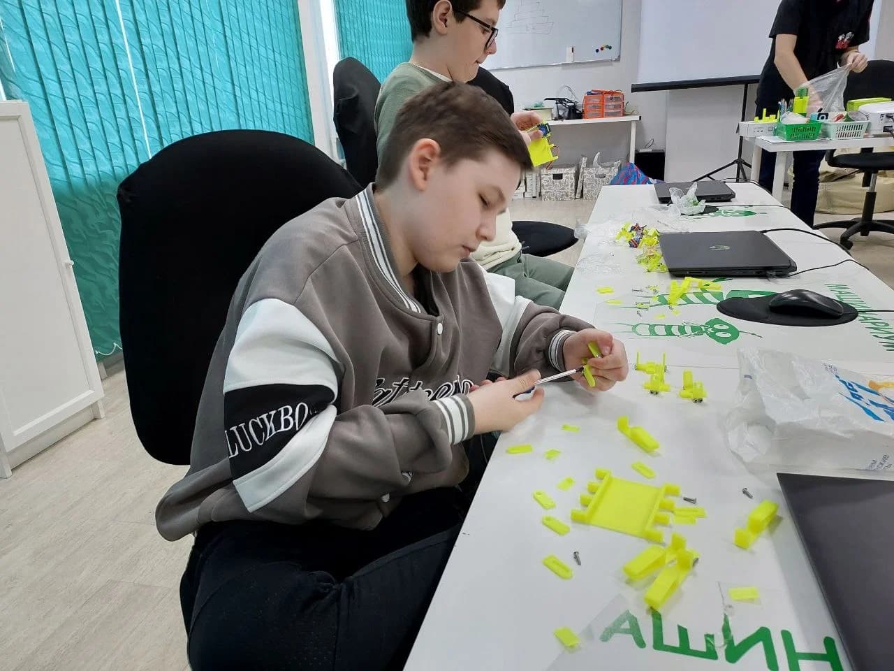 Фото — Наши ученики 4 года обучения проходят курс конструирования. А для чего это нужно? 