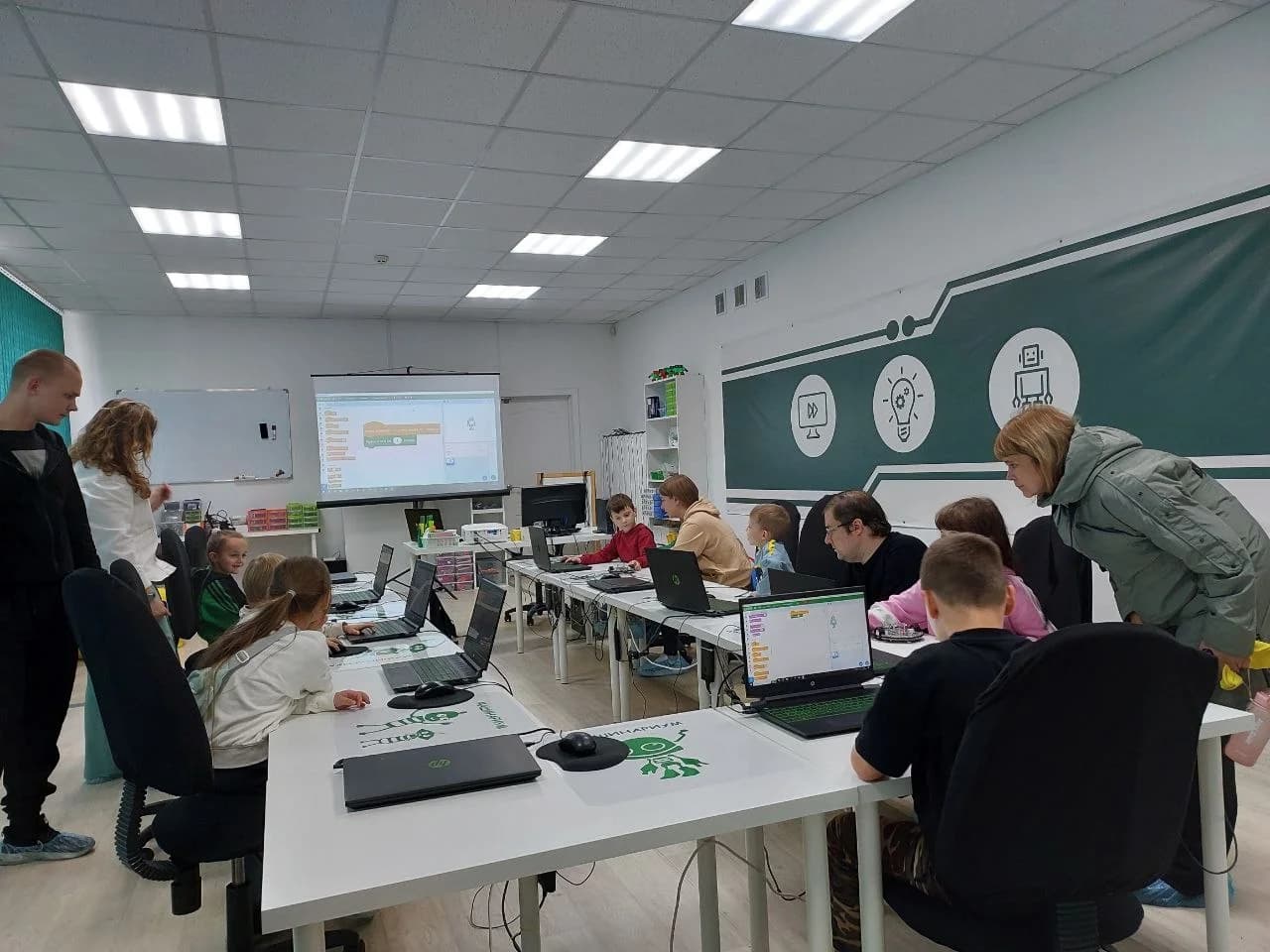Фото — В "МашинариУМ" начались пробные уроки. А для чего они?
