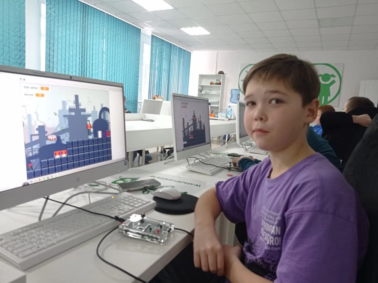 Фото — Привет! У нас учебный процесс в полном разгаре. Мы создаём компьютерную игру с внешним упр…