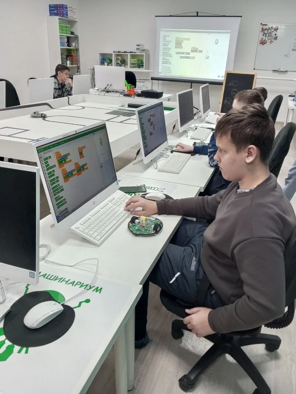 Фото — 🎉 МашинариУМ возвращается к занятиям! 🚀