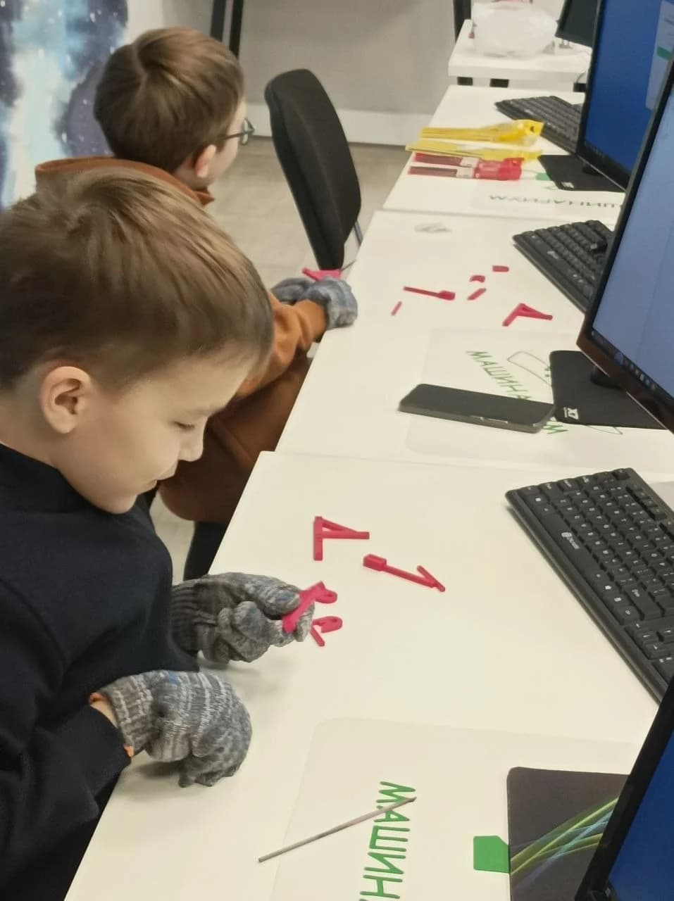 Фото — Процесс сборки деталей робота, напечатанных на 3D-принтере, не всегда оказывается простым!…