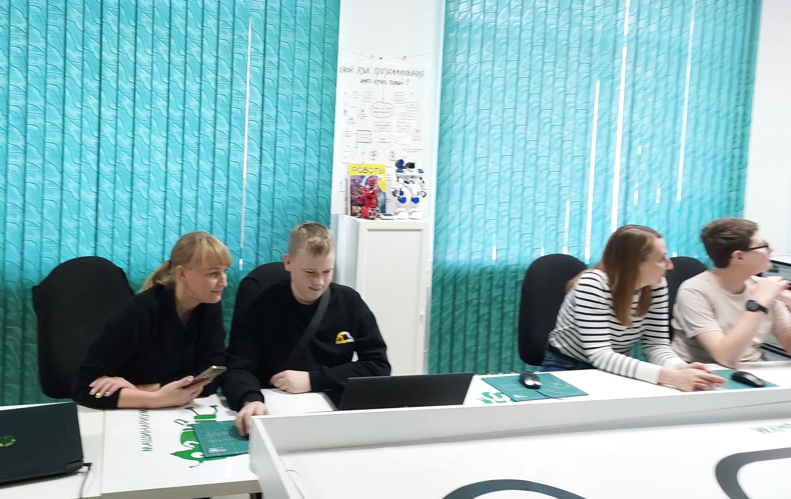 Фото — ‼На днях наши ученики продемонстрировали родителям собственные разработки в области искусс…