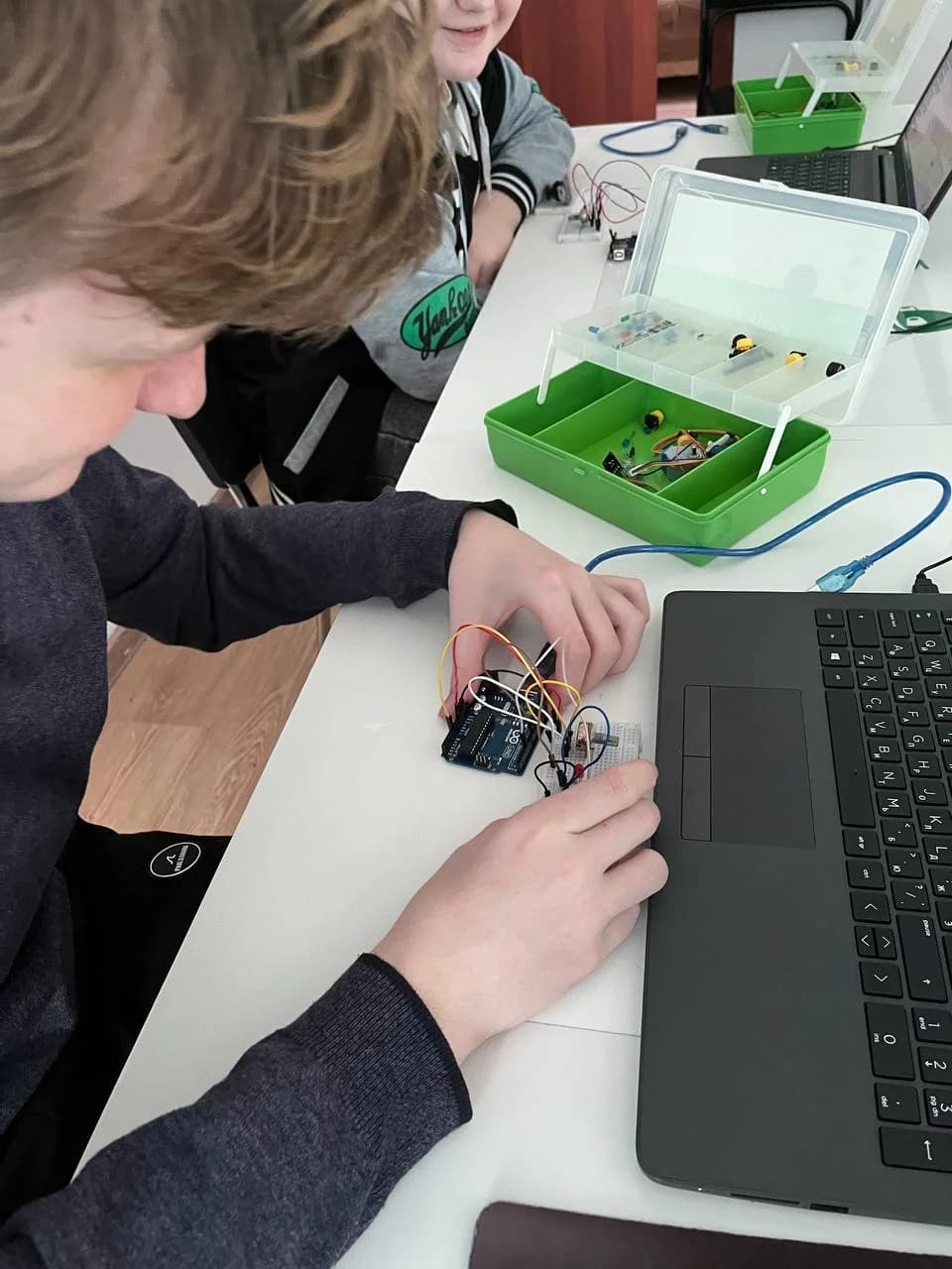 Фото — Сегодня дети собирали схемы и управляли яркостью света 💡🤖 