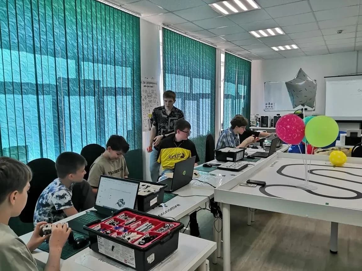 Фото — Летняя смена в МашинариУМ - это не только робототехника, но и море эмоций! 