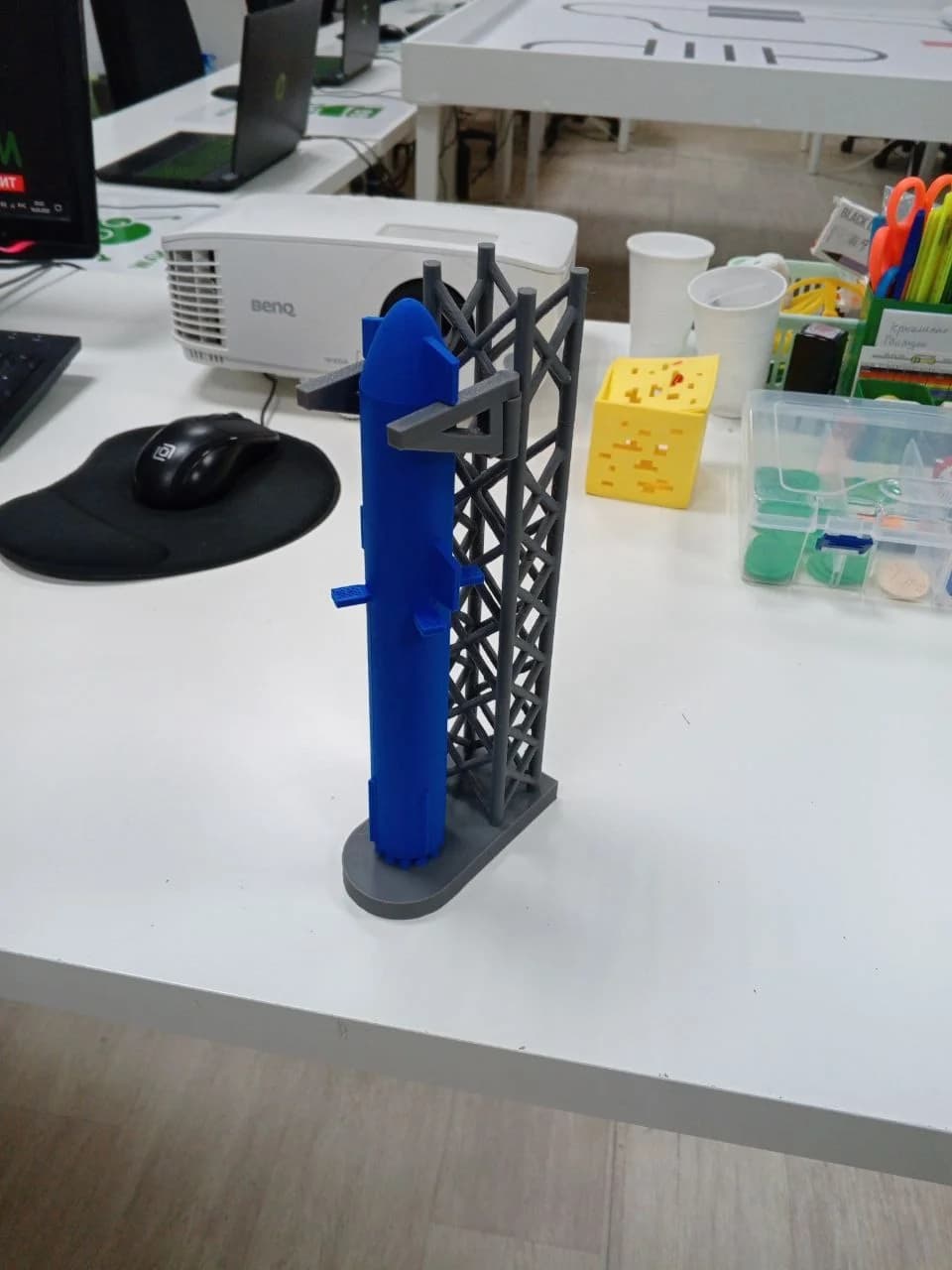 3D-печатная ракета на стартовой башне